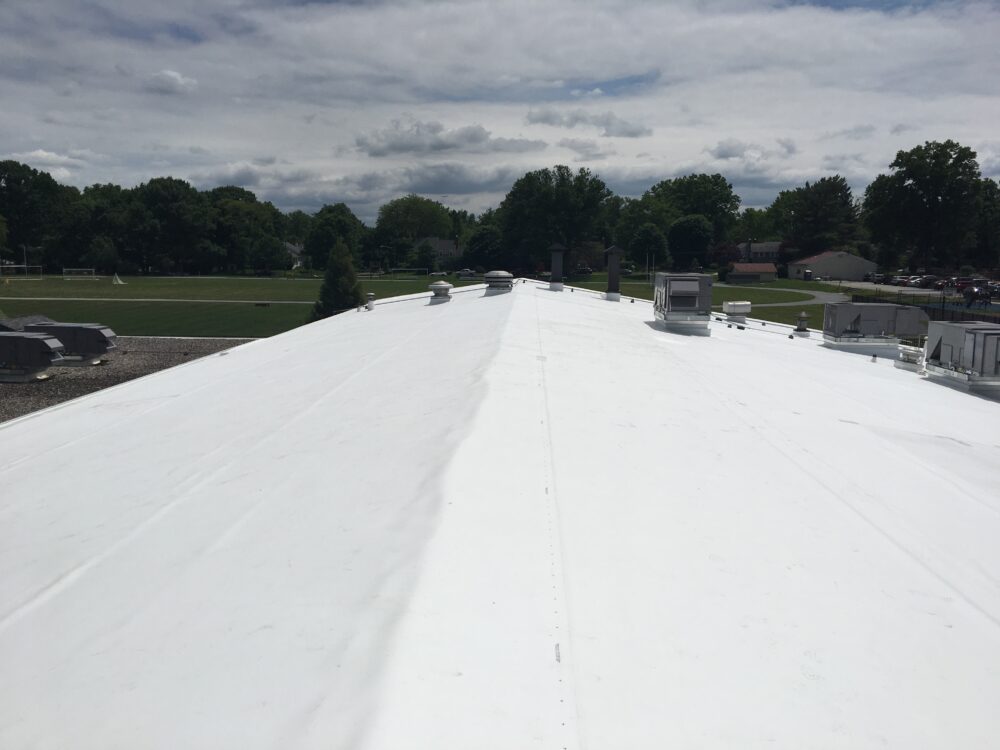 can a white roof save money